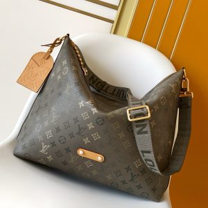 P700¥ Dimensions: 48 x 36 x 12 cm